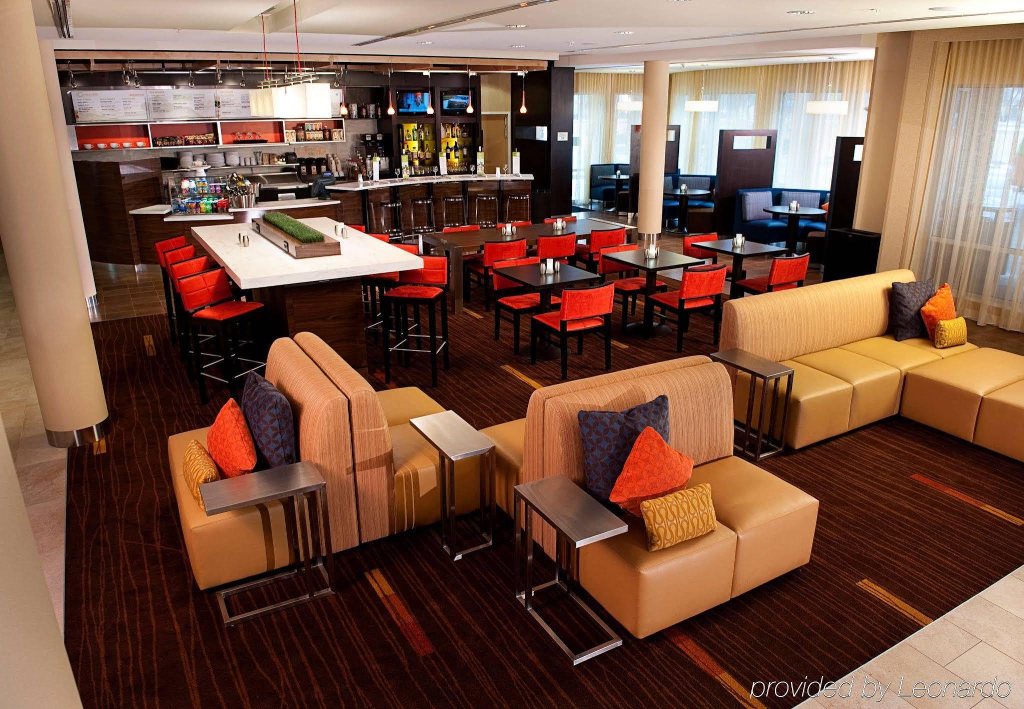 Отель Courtyard Milwaukee Airport Экстерьер фото