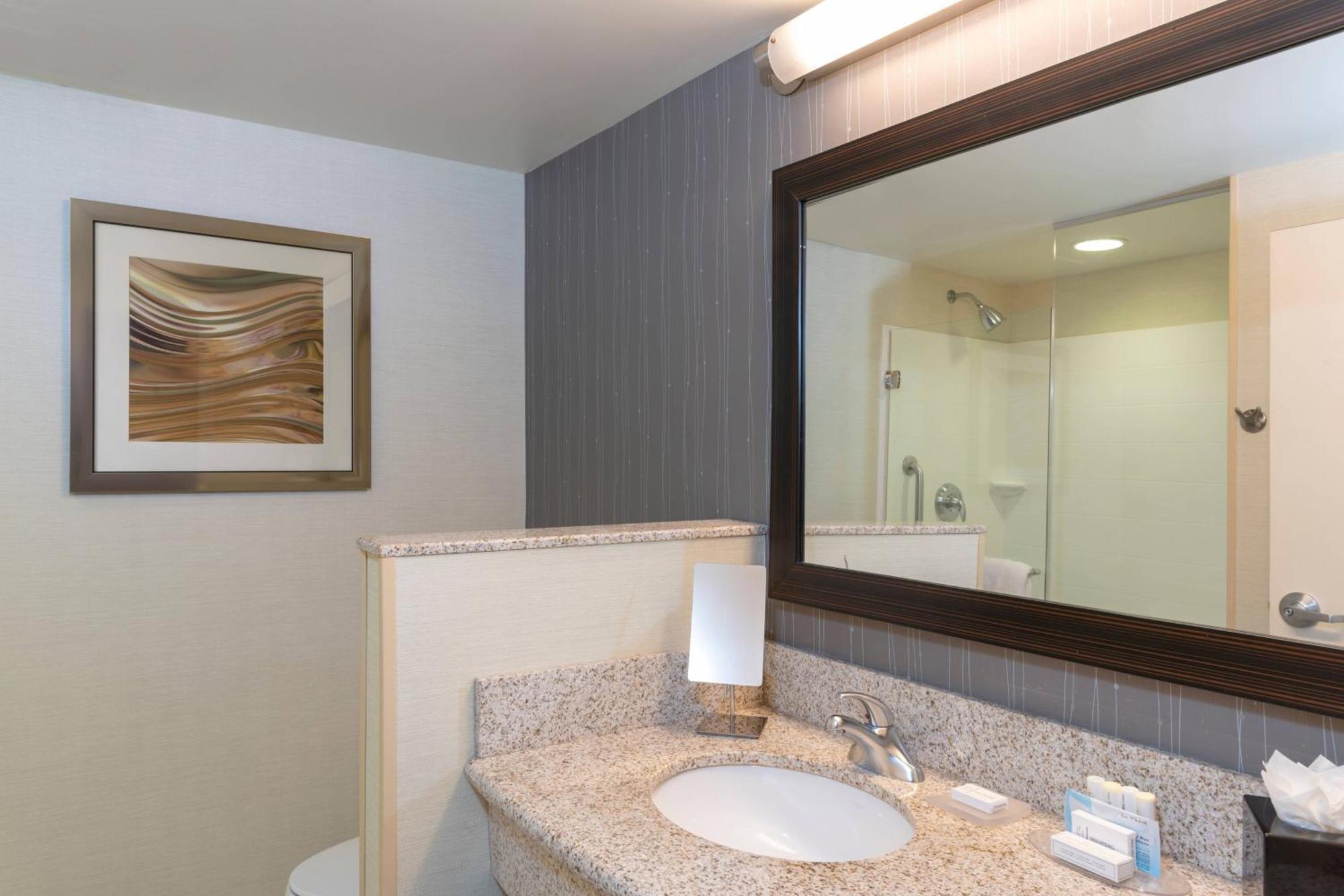 Отель Courtyard Milwaukee Airport Экстерьер фото
