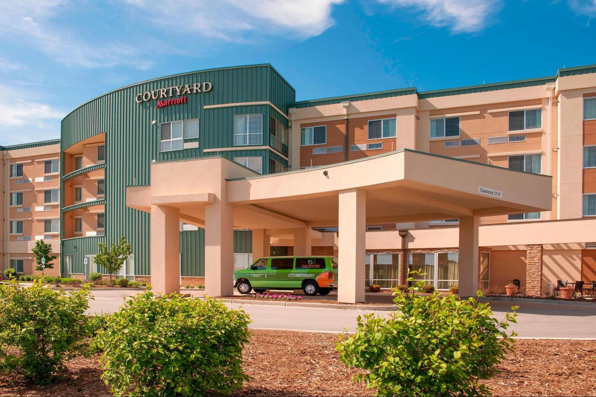 Отель Courtyard Milwaukee Airport Экстерьер фото