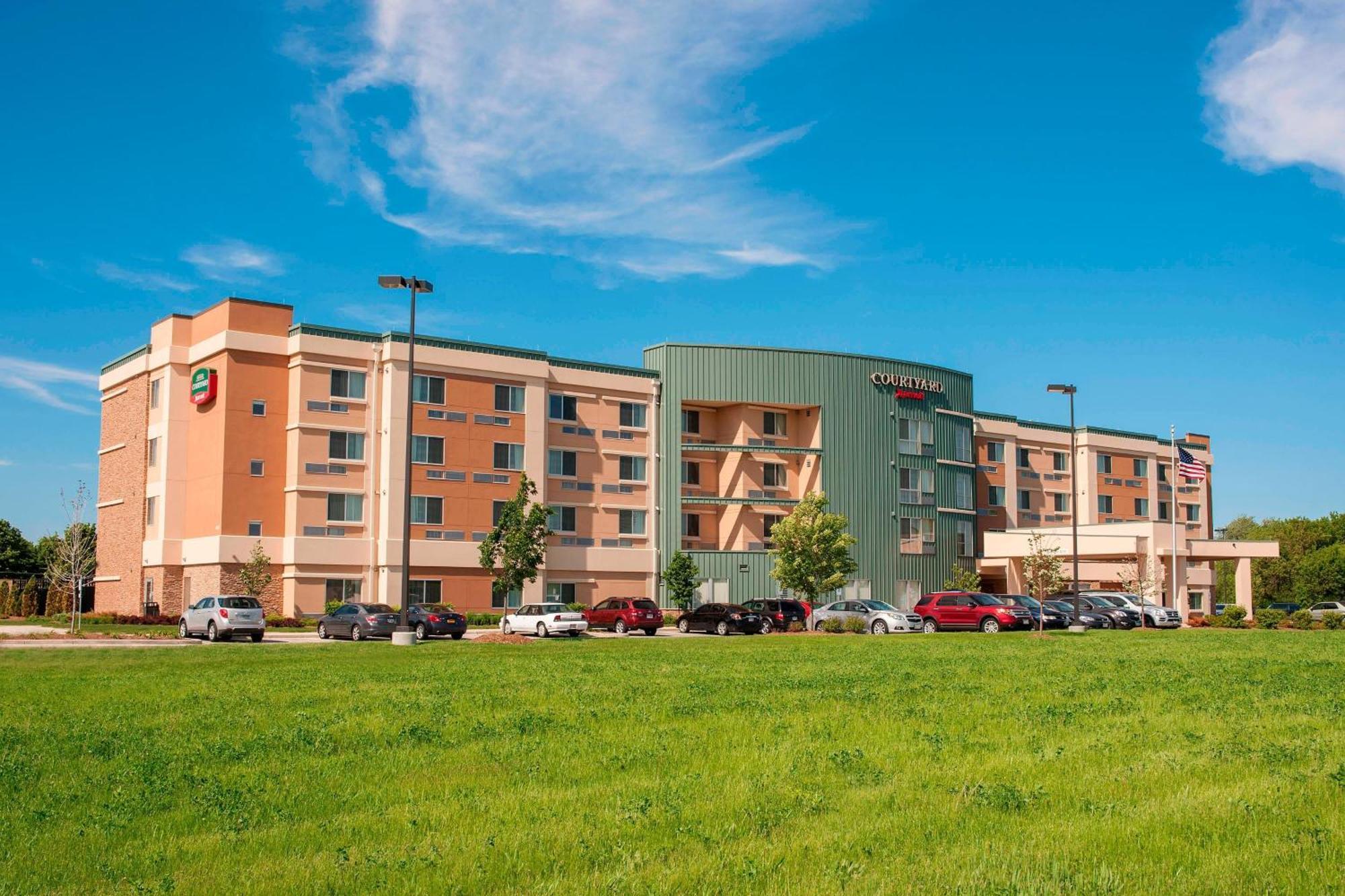 Отель Courtyard Milwaukee Airport Экстерьер фото