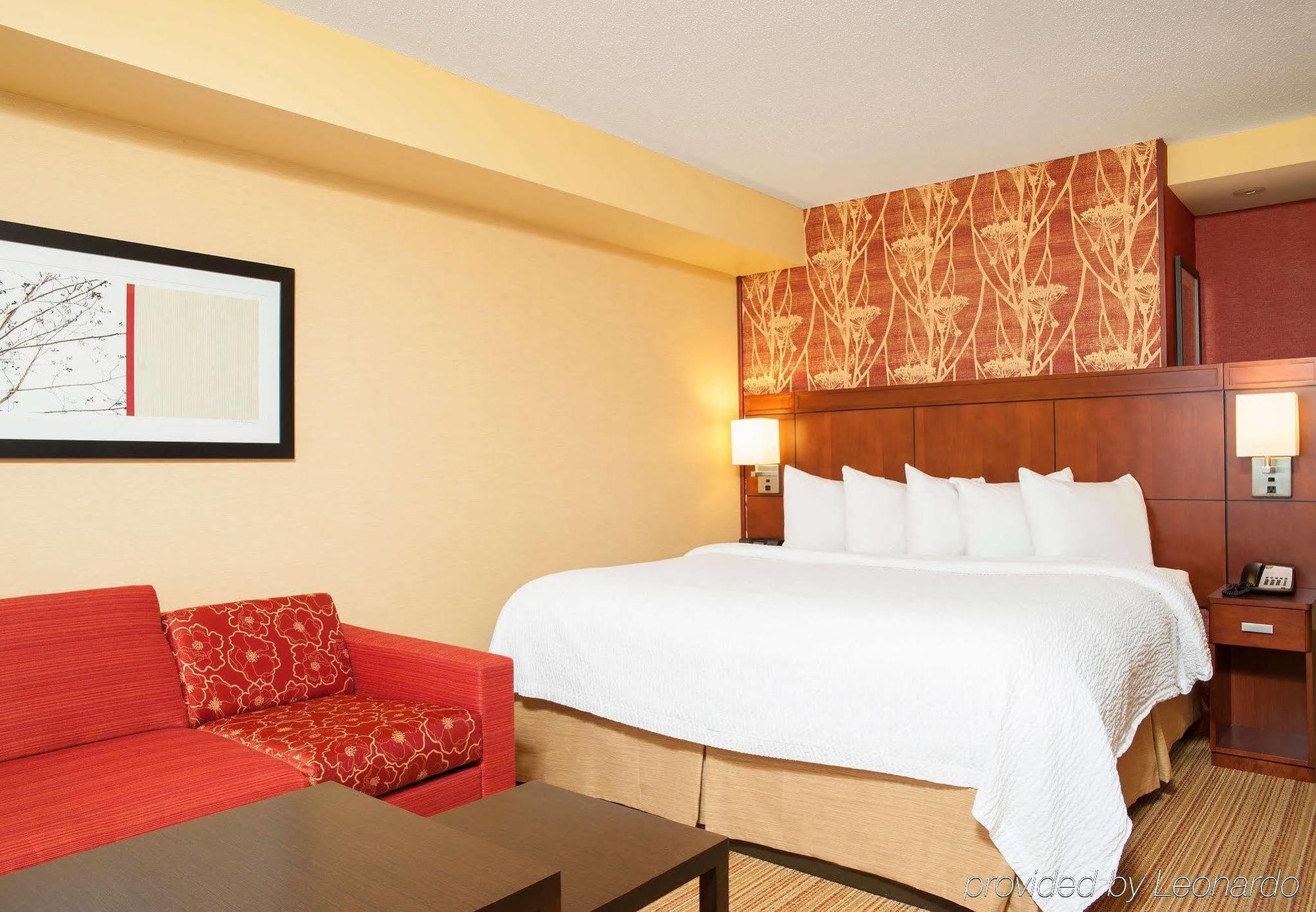 Отель Courtyard Milwaukee Airport Экстерьер фото