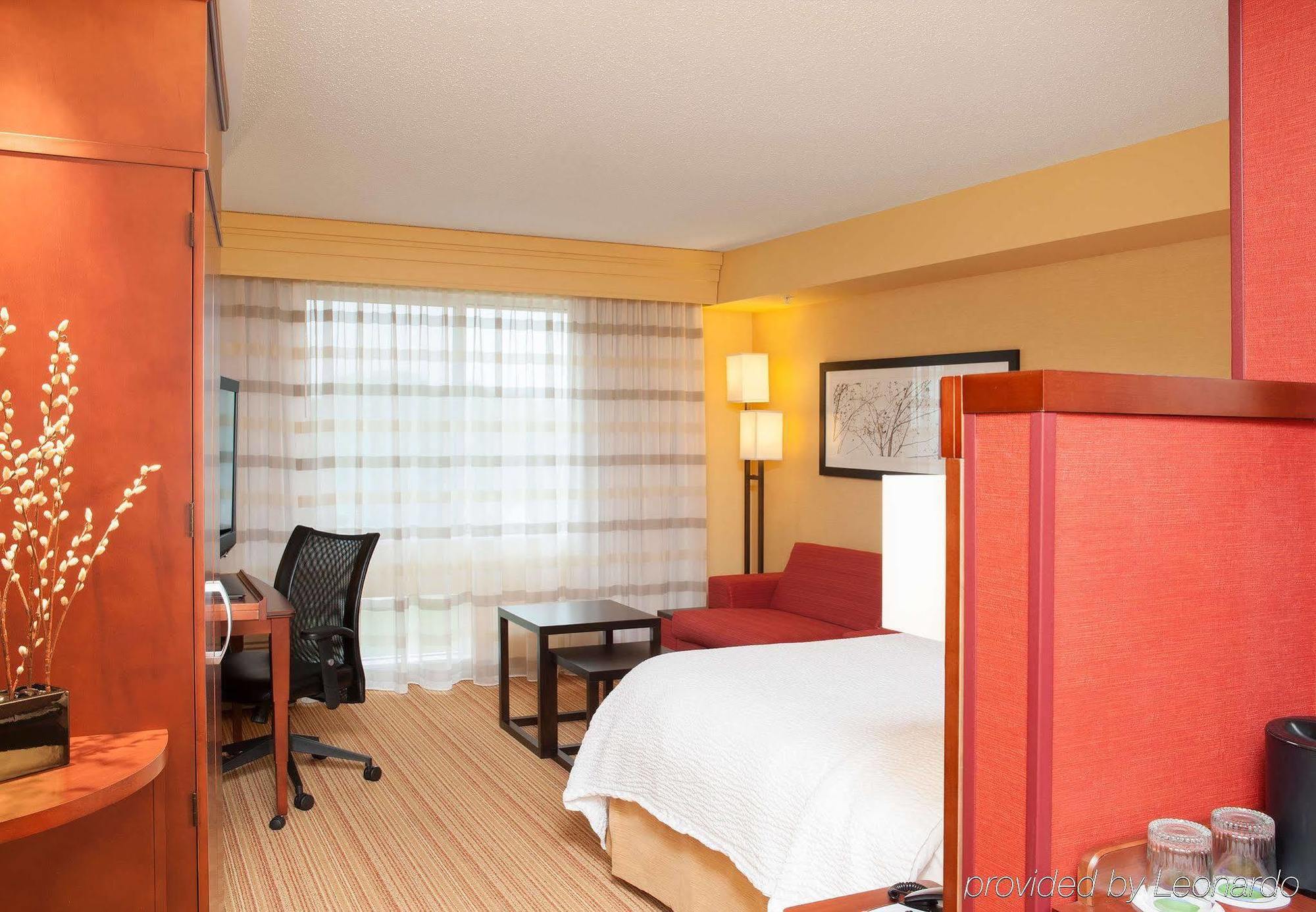 Отель Courtyard Milwaukee Airport Экстерьер фото