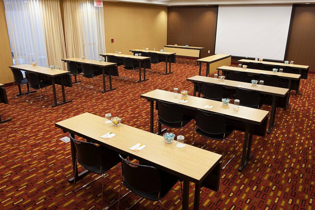 Отель Courtyard Milwaukee Airport Экстерьер фото