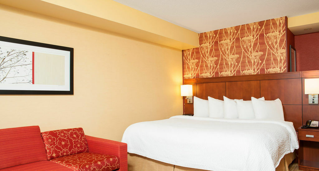 Отель Courtyard Milwaukee Airport Экстерьер фото